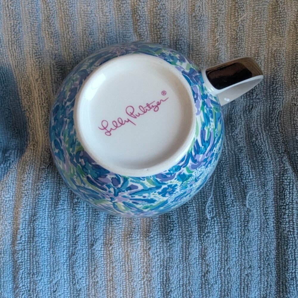 BOGO | Designer Mug | Lilly Pulitzer | Lion Around Pattern | Vibrant Blue & Gold - Picture 6 of 9